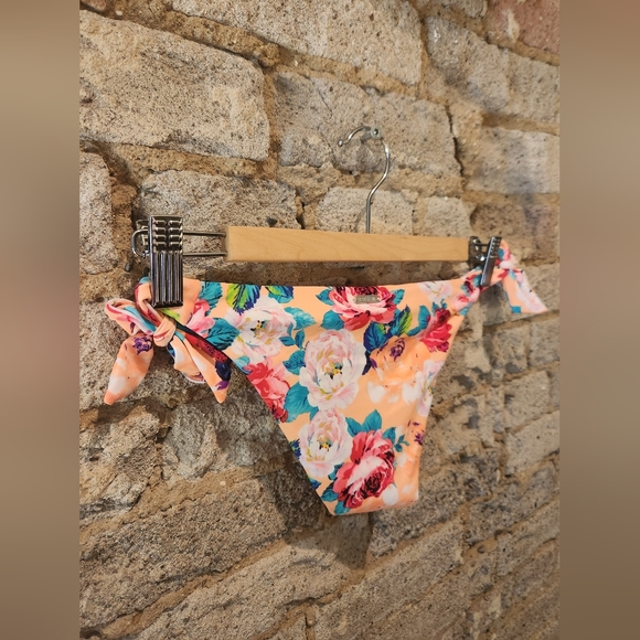 Body Glove bikini swim suit. Orange & Floral print - Picture 4 of 7